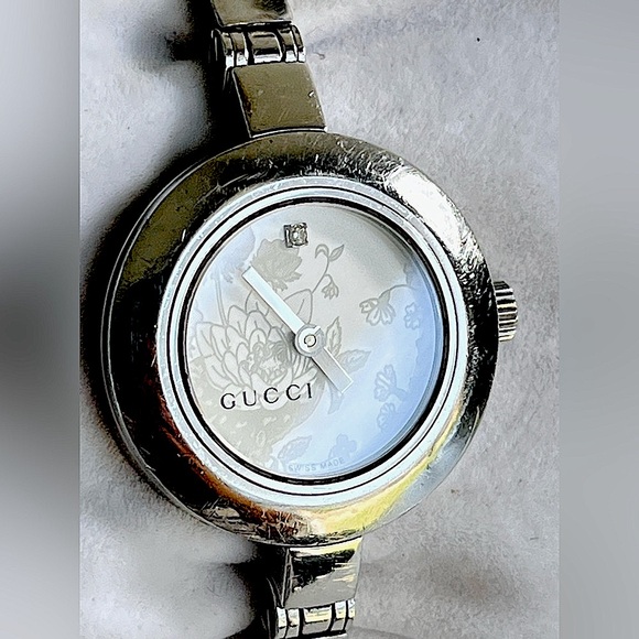 GUCCI 105 Flower diamond Bangle series YA105514 ladies watch. - Picture 3 of 13